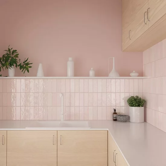 Carrelage La Riviera Rose 6,5x20 cm - posé en cuisine