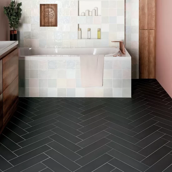 Carrelage Stromboli Black City 9,2x36,8 cm - posé en salle de bain