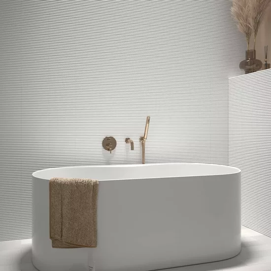 Carrelage Onda White Mat 5x20 cm - posé en salle de bain
