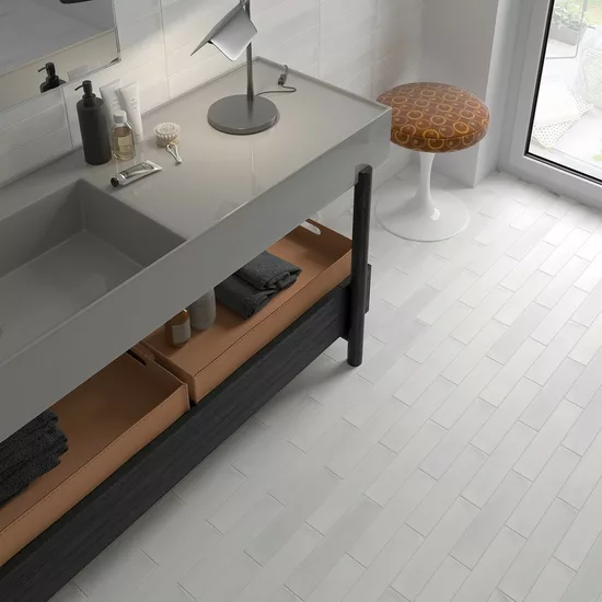 Carrelage Wadi Snow 6x30 cm - posé en salle de bain