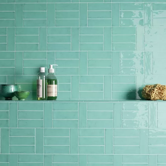 Carrelage Fango Aquamarine Gloss 5x15 cm - posé en salle de bain