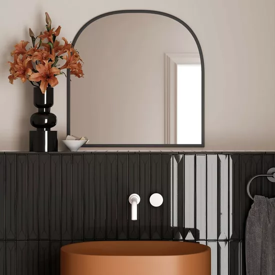 Carrelage Vitral Axis Black 5x40 cm - posé en salle de bain