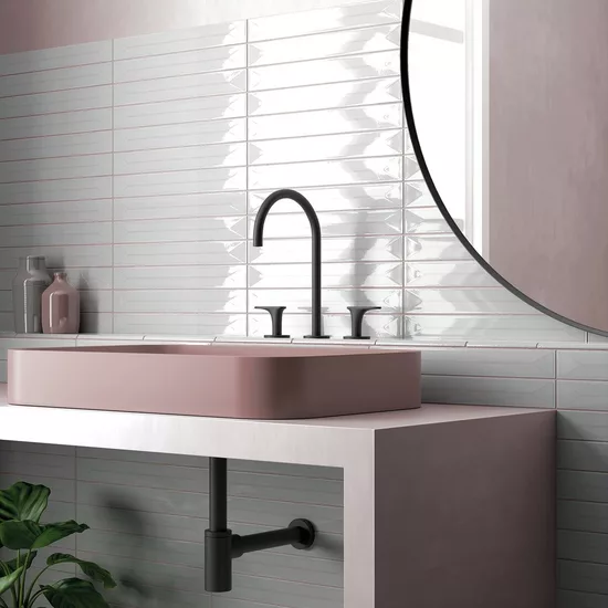 Carrelage Vitral Axis Light Grey 5x40 cm - posé en salle de bain