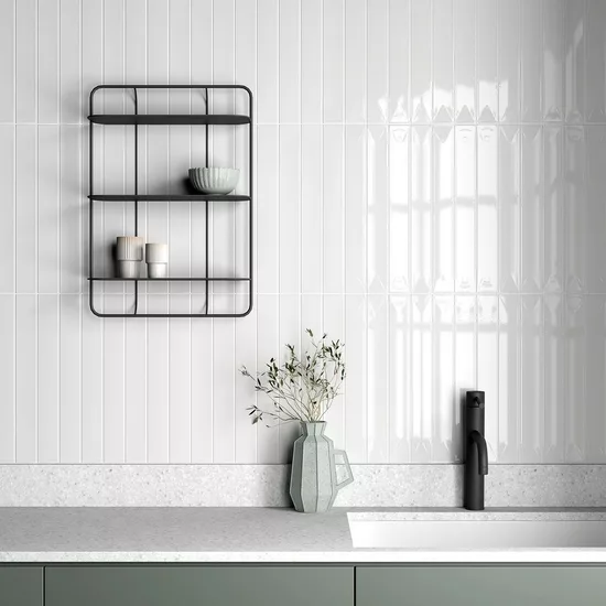 Carrelage Vitral Axis Snow 5x40 cm - posé en cuisine