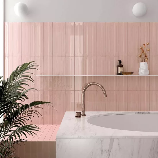 Carrelage Vitral Pink 5x40 cm - posé en salle de bain