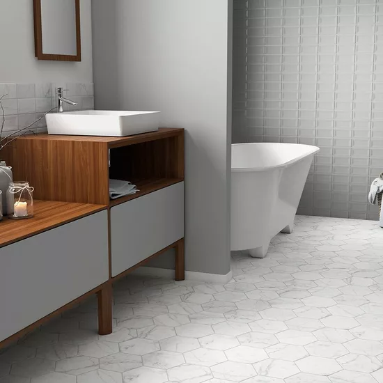 Carrelage Carrara Hexagon 17,5x20 cm - posé en salle de bain