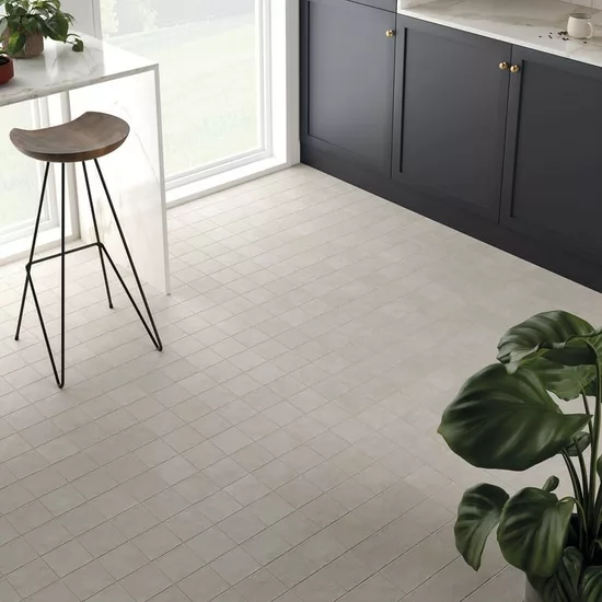 Carrelage Stage Taupe 10x10 cm - posé en cuisine