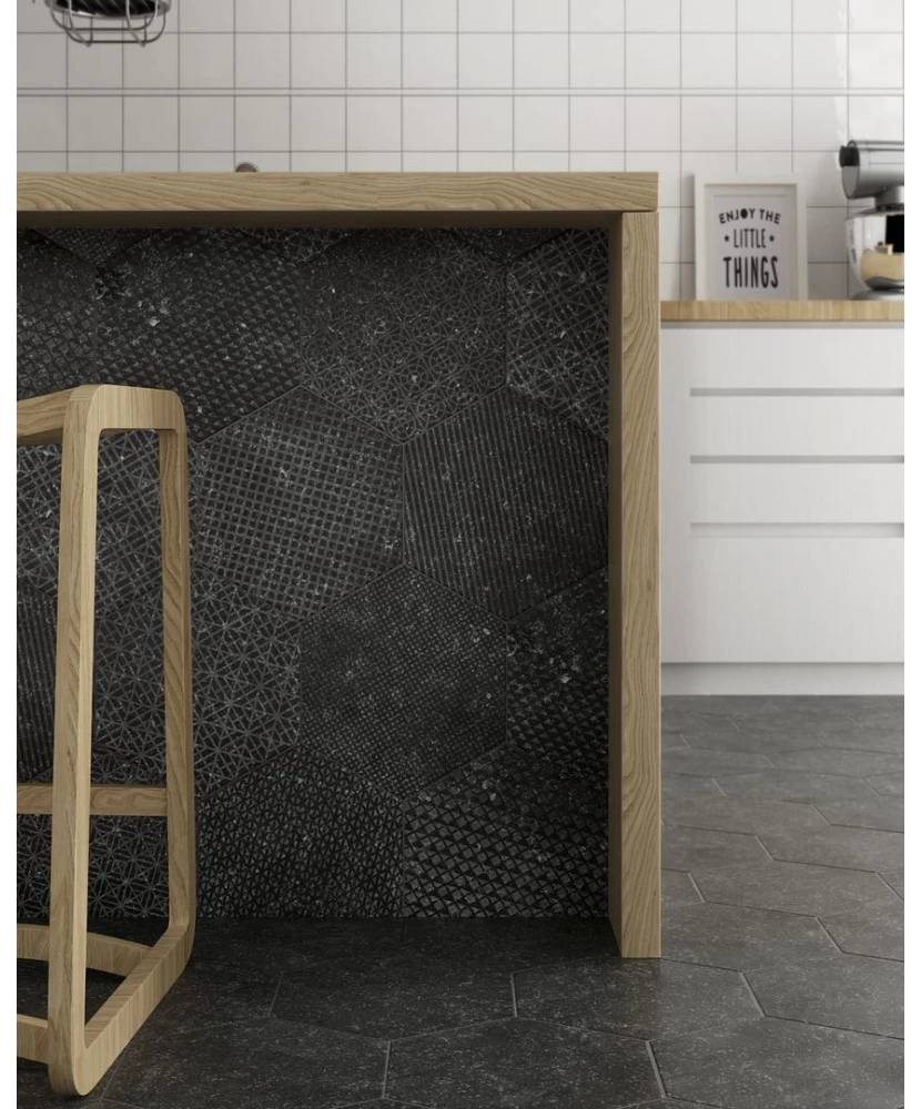 Carrelage Coralstone Hexagon Black 29,2x25,4 cm - posé en cuisine
