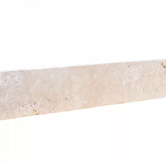 Plinthe 8x40,6 Travertin Light Mix - détail de la plinthe