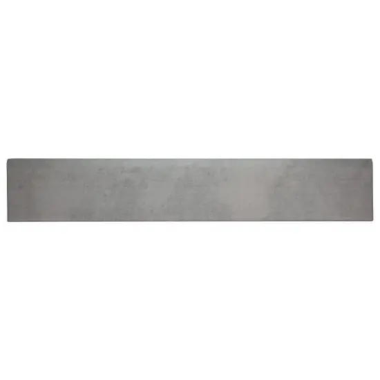 Plinthe 8x45 Gris Béton - détail de la plinthe